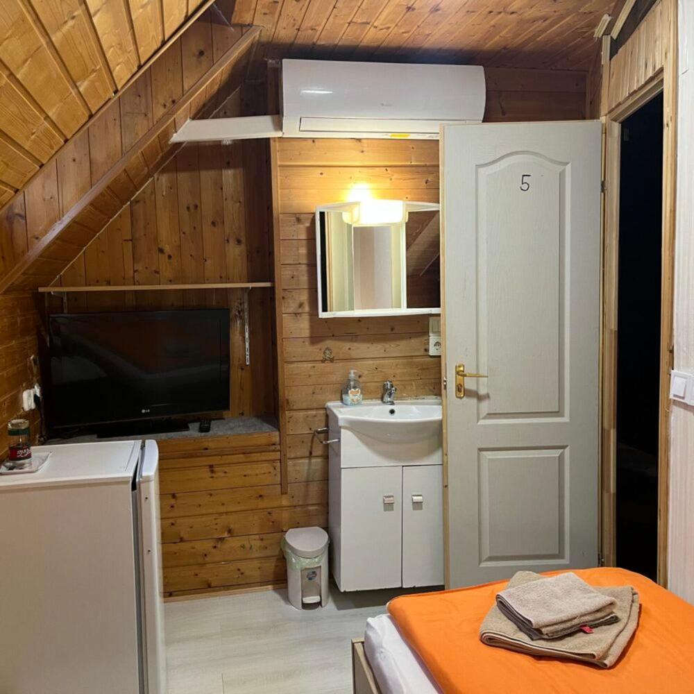 Lenzl'S Panzio Bed and Breakfast Szigetvár Εξωτερικό φωτογραφία