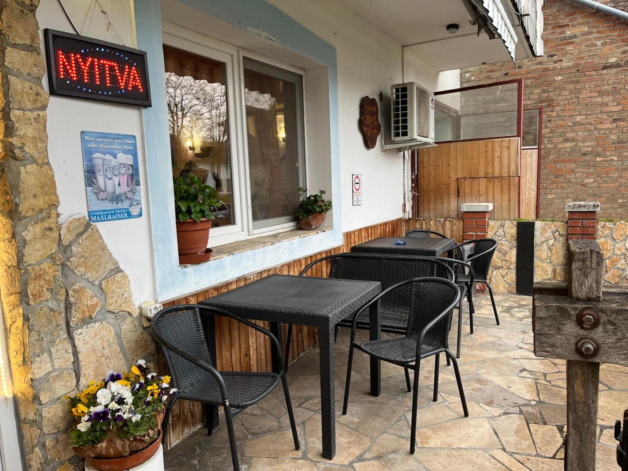 Lenzl'S Panzio Bed and Breakfast Szigetvár Εξωτερικό φωτογραφία