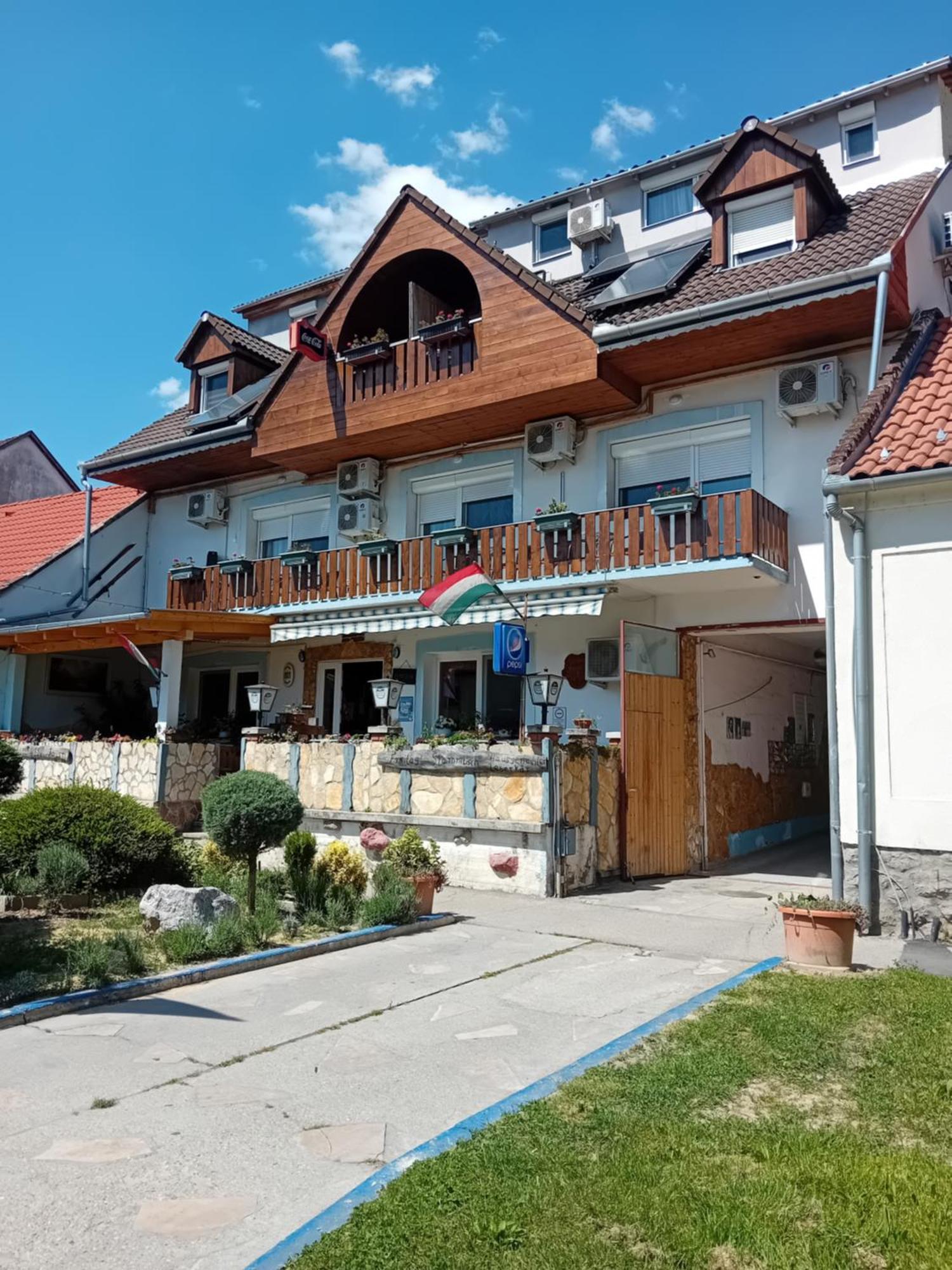 Lenzl'S Panzio Bed and Breakfast Szigetvár Εξωτερικό φωτογραφία